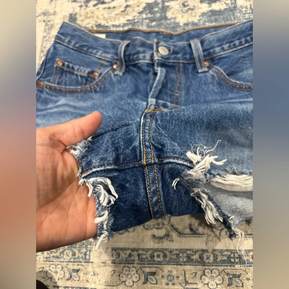 Levi's 501 Button Fly Cut Off Big E Medium Wash Denim Shorts Classic Size:w27 - Picture 4 of 9